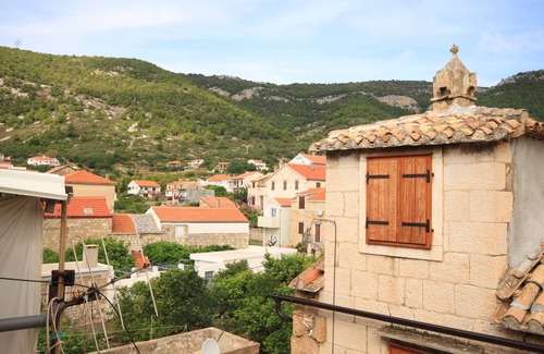 Komiza Apartment | One bedroom apartment near beach Komiža, Vis (A-3035-a)