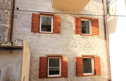Komiza Apartment | One bedroom apartment near beach Komiža, Vis (A-3035-a)