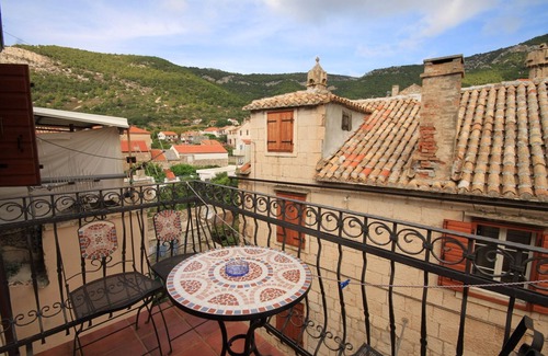 Komiza Apartment | One bedroom apartment near beach Komiža, Vis (A-3035-a)
