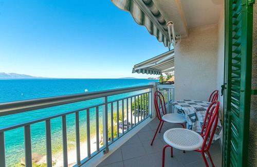 Brist Apartment | One bedroom apartment near beach Brist, Makarska (A-15714-e)