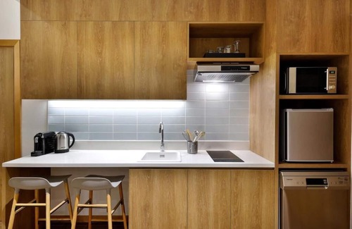 Garhoud House | One Bedroom Apartment Near DXB Airport Ab