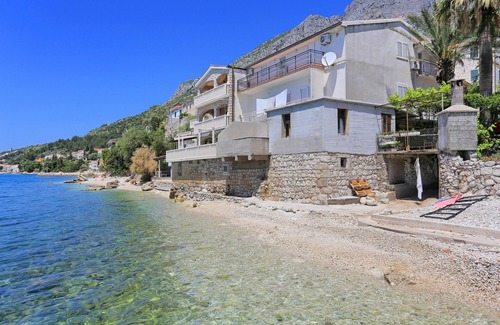 Brist Apartment | One bedroom apartment near beach Brist, Makarska (A-15465-b)