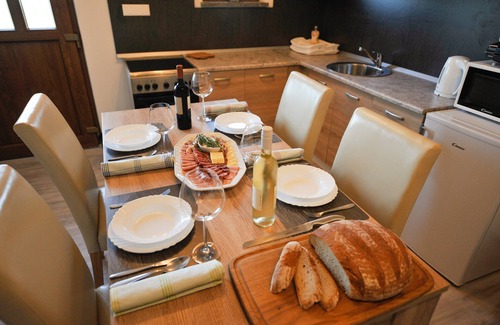 Brezice Apartment | One Bedroom Apartment Marjana with Onsite Wellness