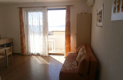 Igrane Apartment | One bedroom apartment with balcony and sea view Igrane, Makarska (A-13535-b)