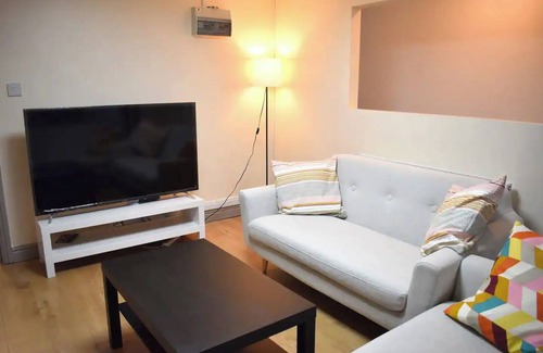 Bordesley Apartment | One Bedroom Apt Near Bullring center & station