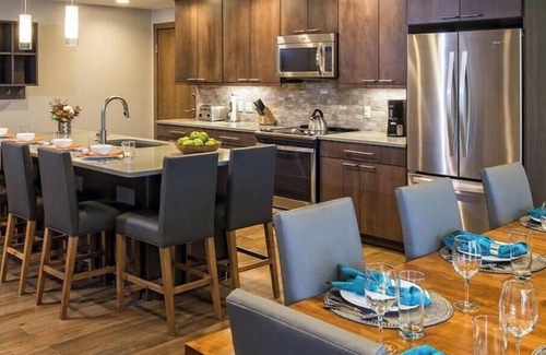 Boulder Ridge Apartment | ONE BEDROOM "BRECK": True ski-in/ski-out directly on peak 8 lifts, ski-school!