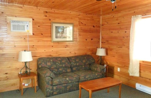 Mayfield Resort | One Bedroom Deluxe Cottage - Sleeps 4