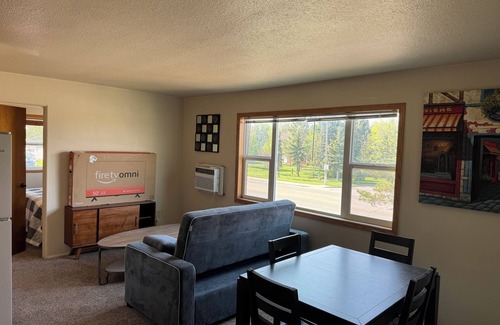 Minot Apartment | One Bedroom Downtown UPDATED and New Appliances.