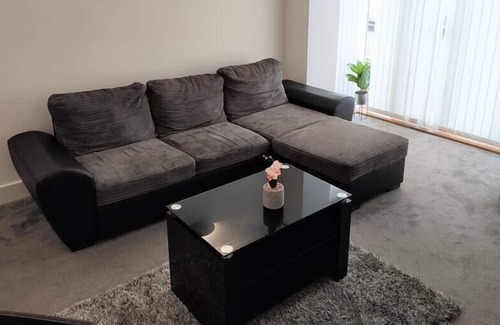 Coulsdon West Apartment | ⭐ One bedroom ground floor apartment, free parking 🚗