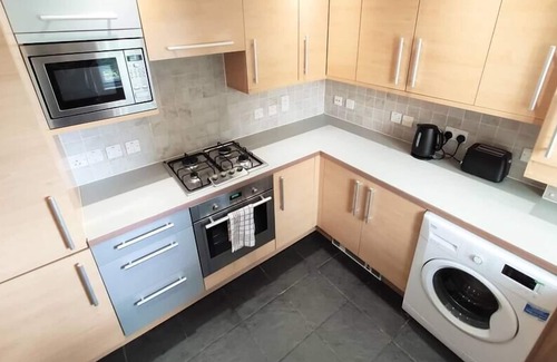 Coulsdon West Apartment | ⭐ One bedroom ground floor apartment, free parking 🚗