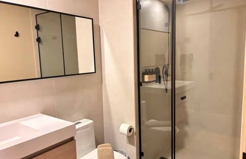 Santa Ana Apartment | One Bedroom, Gym & Pool.