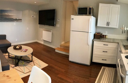 Victoria House | One bedroom, hilltop suite - beautiful and private!