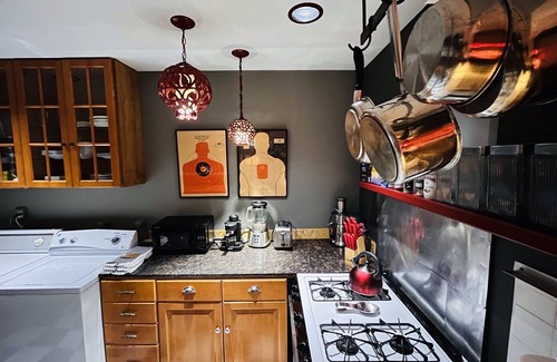 Venice House | One Bedroom House close to everything in Venice California, total furnished.