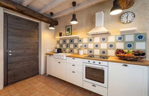 Cressa Apartment | One Bedroom Loft Style Apartment in Restored Farmhouse
