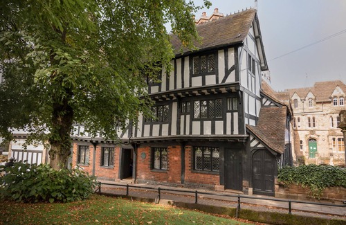 Coventry City Centre Cottage | One Bedroom modern luxury cottage
