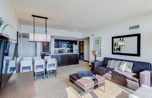Northeast Virginia Beach Condo | One Bedroom Ocean Front Luxury Condo, Virginia Beach (1742799)