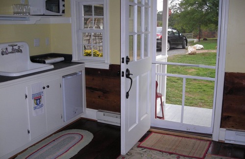 Ridge Cottage | One Bedroom One Bath Cottage On 250 Acre Cattle Farm.