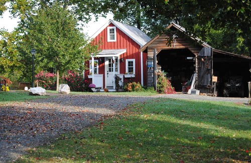 Ridge Cottage | One Bedroom One Bath Cottage On 250 Acre Cattle Farm.