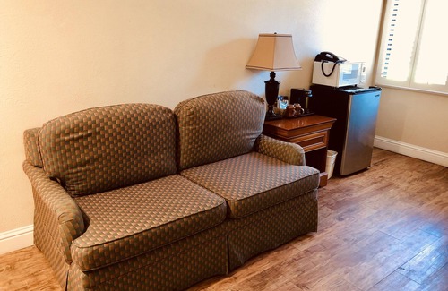 Northeast Carmel Cottage | One Bedroom Suite Cottage