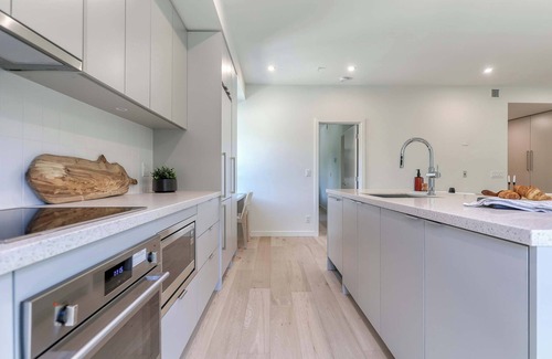 Rossland Apartment | One Bedroom | Sleeps 2 - 4 | The Crescent Condos
