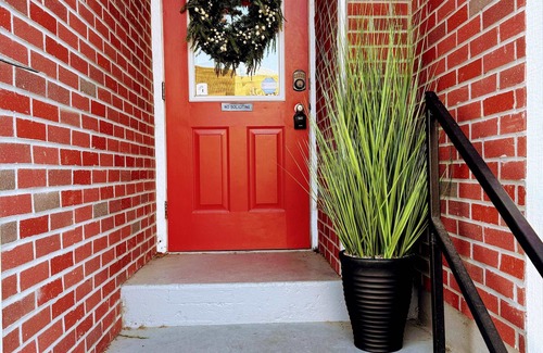 Parkville Apartment | One Bedroom Suite on Main Street Coffee+Shops
