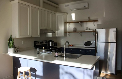Brandon Apartment | One Bedroom Sunny Apartment