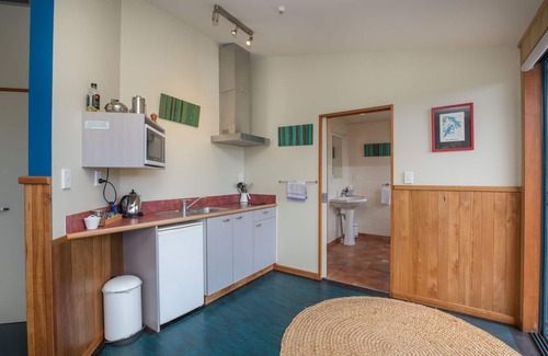 Punakaiki Apartment | One bedroom upstairs apartment with sea views