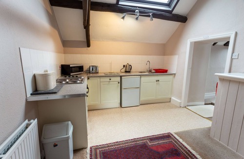 West Heslerton Apartment | One bedroomed holiday cottage that sleeps up to 2, with off road car parking and shared indoor pool