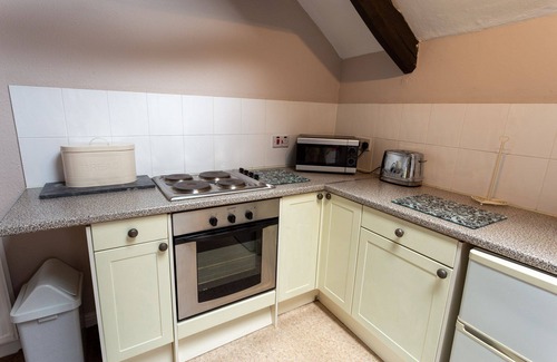 West Heslerton Apartment | One bedroomed holiday cottage that sleeps up to 2, with off road car parking and shared indoor pool