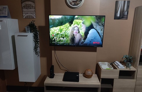 Barangay 76 House | one big bedroom in shell residences, moa complex, WIFI/Netflix