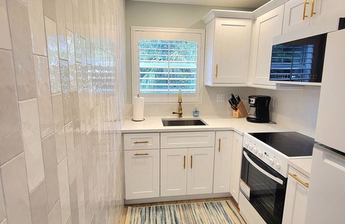 Aqualane Shores Condo | ONE BLOCK to the beach, Restaurants & Shopping!