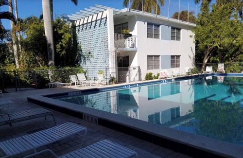 Aqualane Shores Condo | ONE BLOCK to the beach, Restaurants & Shopping!