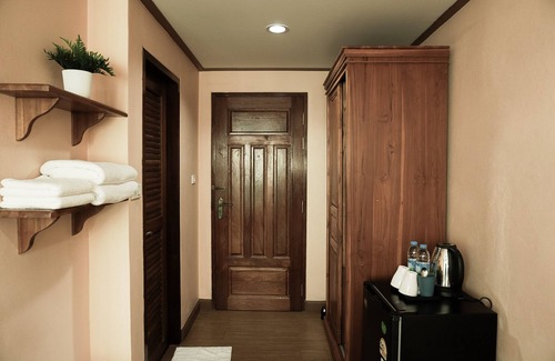 Bang Khun Phrom Apartment | One Deves