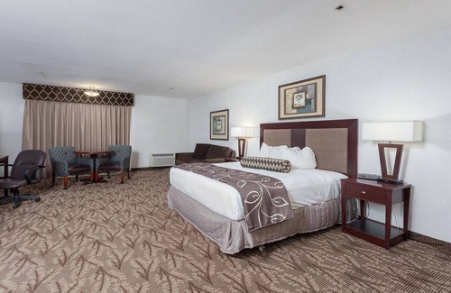 Idaho Falls Hotel | ONE FANTASTIC KING UNIT! POOL, HOT-TUB, SPA, PARKING!