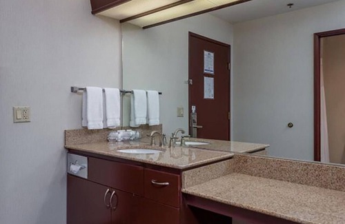 Idaho Falls Hotel | ONE FANTASTIC KING UNIT! POOL, HOT-TUB, SPA, PARKING!