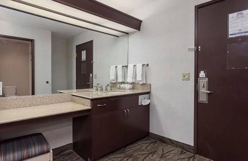 Idaho Falls Hotel | ONE FANTASTIC KING UNIT! POOL, HOT-TUB, SPA, PARKING!