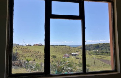 Mdumbi Cabin | One gras hut in Coffee Bay