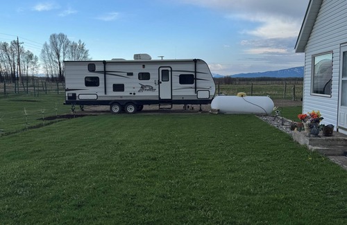 Tetonia House | One Hr from Jackson Hole Wy sets this 24’ camp trailer in beautiful Tetonia, Id