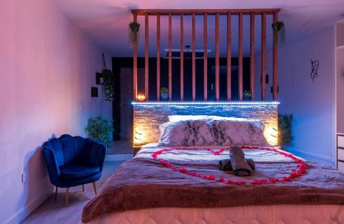 Pont-d'Ain Villa | One Love Room