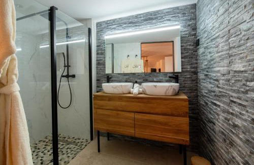 Pont-d'Ain Villa | One Love Room