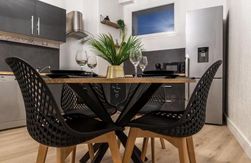 Pont-d'Ain Villa | One Love Room