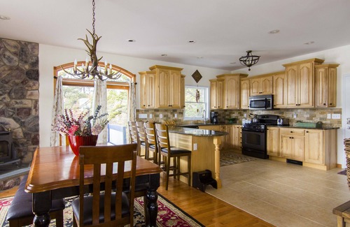 Long Pond House | One Of A Kind! Luxury Peninsula Lakefront House In Emerald Lakes, PA
