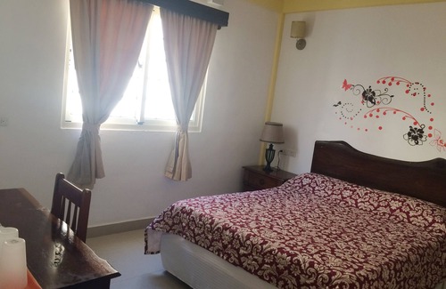 Belize City Hotel | ONE QUEEN BED ROOM AT EASY INN BELIZE CITY