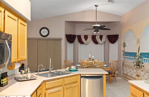 Las Vegas House | ONE-STORY FAMILY OASIS AND SPA - SMALL PET OK