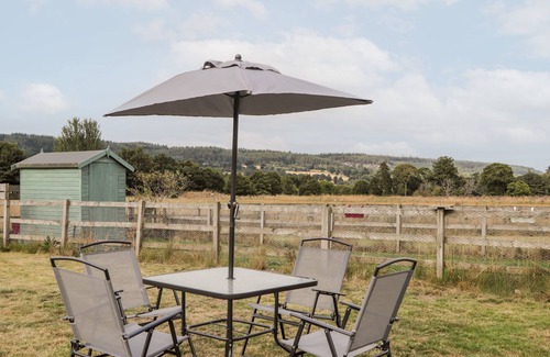 Marybank Cottage | ONE WESTER, pet friendly, character holiday cottage in Dingwall