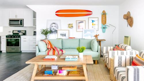 Santa Ana Heights House | ONeill I by AvantStay Coastal Paradise Steps from Beach Modern Decor