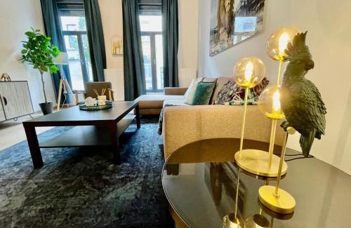 Klein-Antwerpen Apartment | OneLuxStay near Fashion District