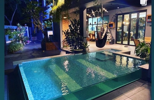 Bukit Indah Villa | OneRiimba Garden View Residence. Private Pool. Jacuzzi. Karaoke. 5mins Legoland