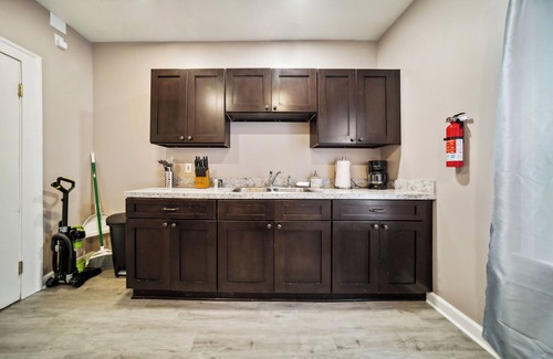 Old Brooklyn House | ONLY 10 min to Cleveland Clinic
