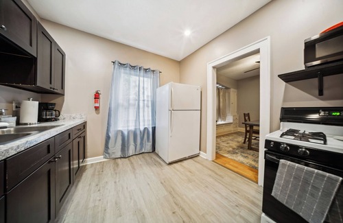 Old Brooklyn House | ONLY 10 min to Cleveland Clinic